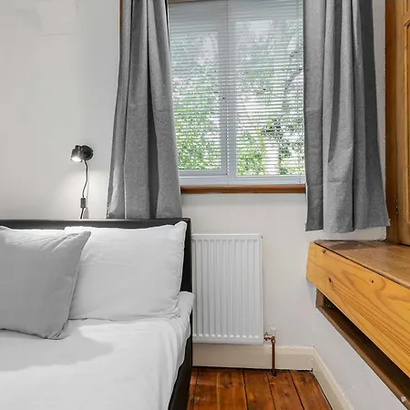 3 Bed Sleeps 8 Free Parking * Mánchester