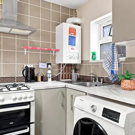 Spacious Family House Near Old Trafford,