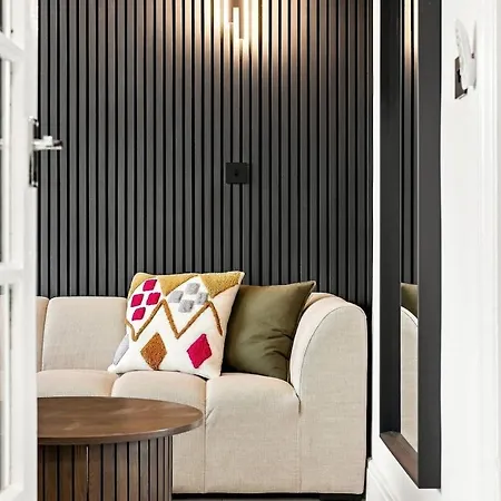 Сasa de vacaciones Stylish 5-bed 3 King Beds 1 Double 1 Single Sleeps 9 *