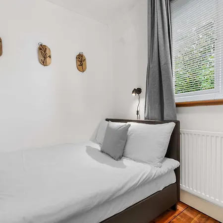 3 Bed Sleeps 8 Free Parking * Mánchester