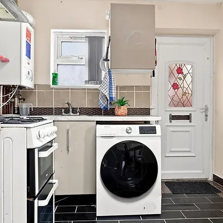 Spacious Family House Near Old Trafford, Mánchester