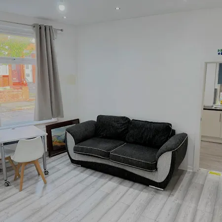 Holiday home Spacious 4 Bedroom With 3 Ensuites, Hosted By Eason Manchester