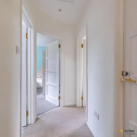 Stylish Family Friendly In The Heart Of Prestwich - Sleeps 4 Сasa de vacaciones