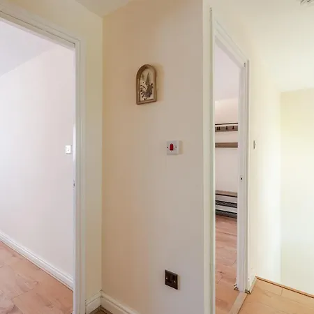 Сasa de vacaciones Spacious 3 Bed Contractor And Family With Parking