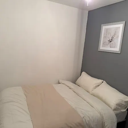 Spacious 4-bed House Sleeps 6 Mánchester