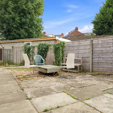 Сasa de vacaciones Spacious Family House Near Old Trafford, *