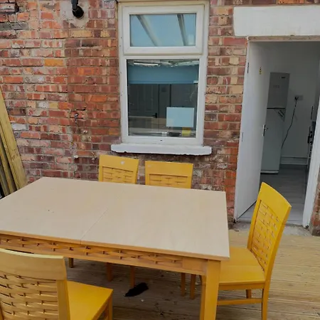 Holiday home Spacious 4 Bedroom With 3 Ensuites, Hosted By Eason Manchester