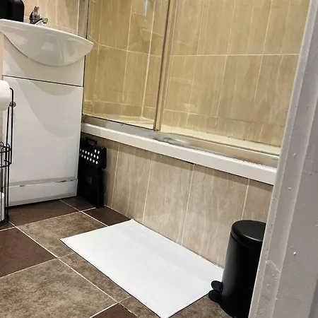 Stylish 2 Bed In Centre Fast Wi-fi Holiday home *