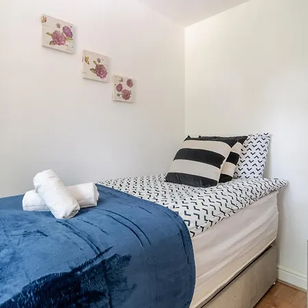 Сasa de vacaciones Spacious 3 Bed Contractor And Family With Parking Mánchester