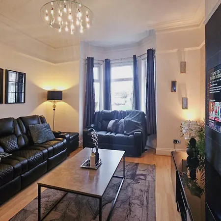 Сasa de vacaciones 5-bed | 10 Mins To Etihad & Centre