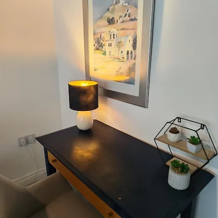 Peaceful & Stylish With Garden, Hosted By Eason * Mánchester