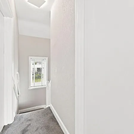 Сasa de vacaciones Stylish 5-bed 3 King Beds 1 Double 1 Single Sleeps 9 Mánchester