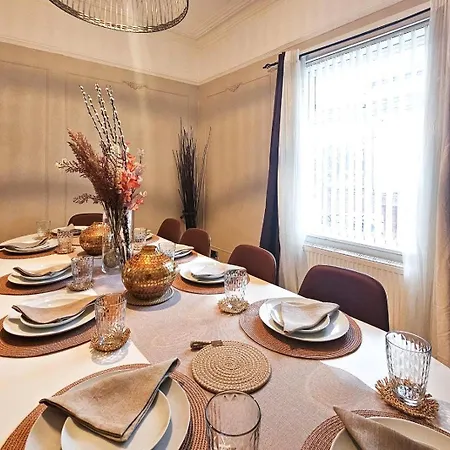 Сasa de vacaciones 5-bed | 10 Mins To Etihad & Centre