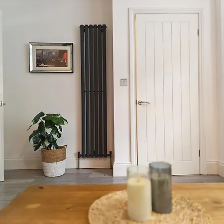 Сasa de vacaciones Peaceful & Stylish With Garden, Hosted By Eason Mánchester