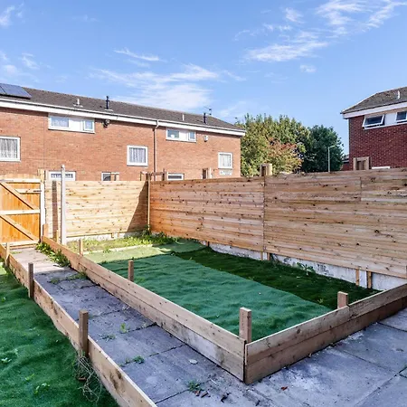 Spacious 3 Bed Contractor And Family With Parking Сasa de vacaciones *