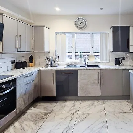 5-bed | 10 Mins To Etihad & Centre Сasa de vacaciones