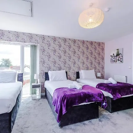 Сasa de vacaciones Large Townhouse By The Etihad & Coop Live Arena With Parking *