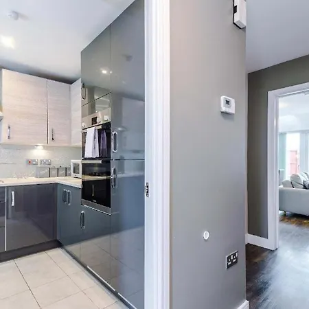 Сasa de vacaciones Large Townhouse By The Etihad & Coop Live Arena With Parking *