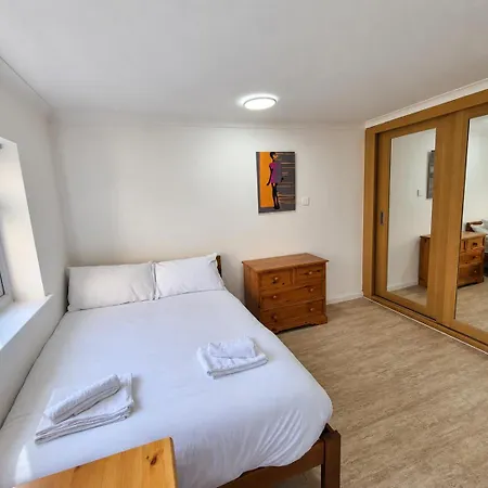 4-bed In Sleeps 8 Apartamento *