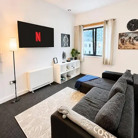 Luxury 2br • Free Parking • Access Mánchester