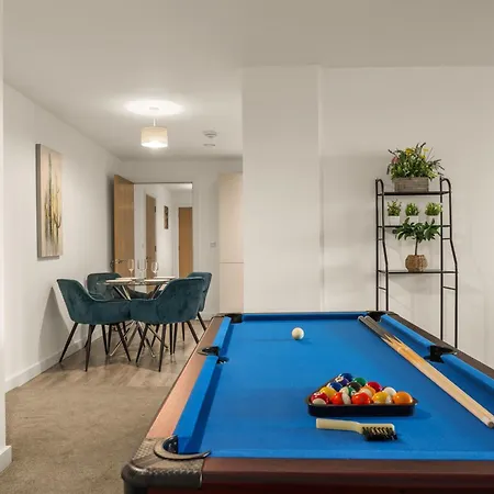 Spacious 2br • Pool Table • Workspace • Balcony Apartamento Mánchester