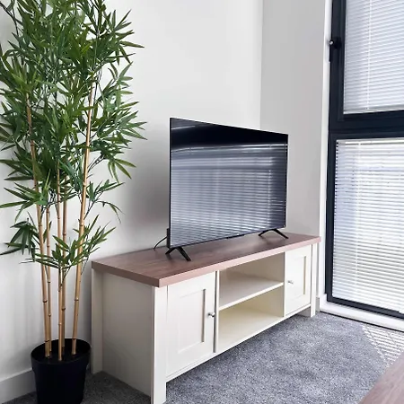 Stylish 2-bedroom In Salford *