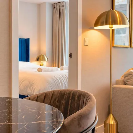 Apartment Luxury 2br - 2 Bath - Gym - Centre - Sleeps 4