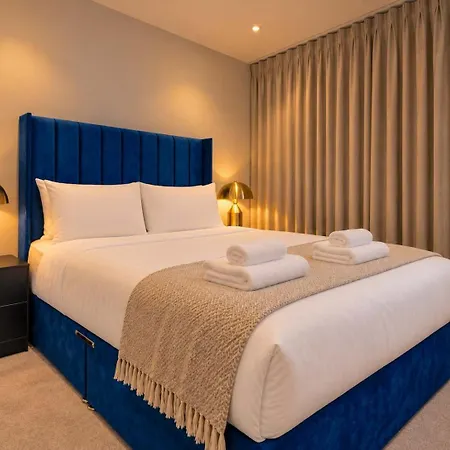Luxury 2br - 2 Bath - Gym - Centre - Sleeps 4 Apartment