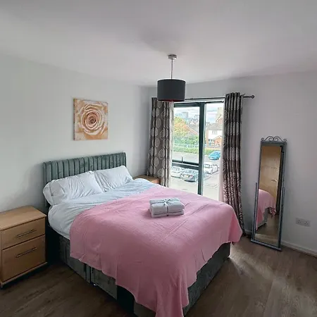 2br Near Old Trafford *