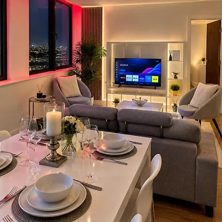 New! Floor - Old Trafford Views & Parking Apartment