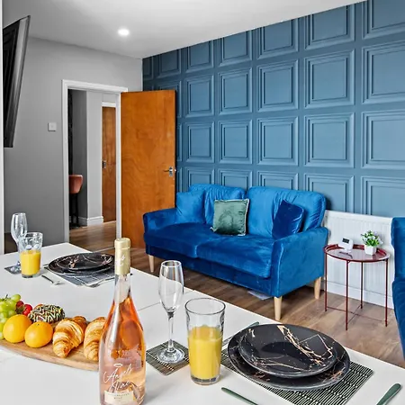 Modern 2-bed Flat With Free Parking - Near Uni & Hospital *