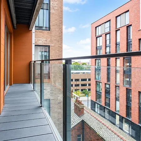 2 Bed City Centre Apartment With Private Balcony - Northern Quarter & Piccadilly Apartment *