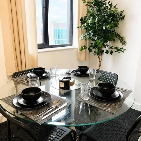 Luxury 2br • Free Parking • Access