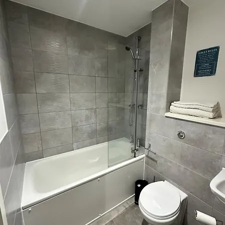 Vibrant Flat In Salford Quays Near Old Trafford Apartamento