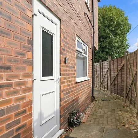 Self-contained Near Old Trafford,