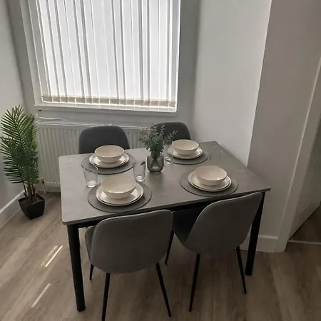 4-bed Near Itihad & Co-op Live *