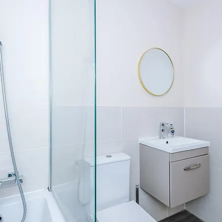 Bright And Modern 2bdr 2ba Relaxing