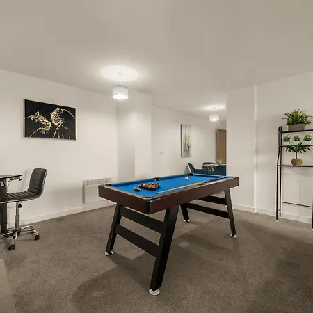 Spacious 2br • Pool Table • Workspace • Balcony Apartamento *