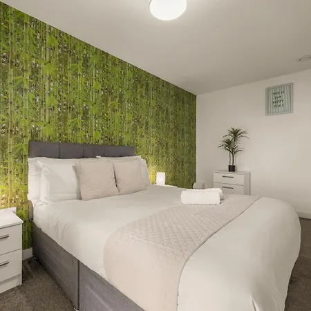 Spacious 2br • Pool Table • Workspace • Balcony Apartamento Mánchester