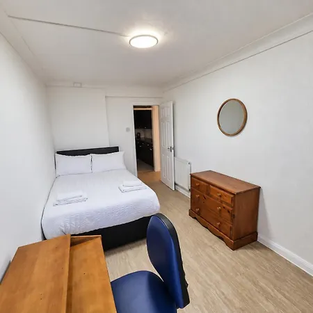 4-bed In Sleeps 8 Mánchester