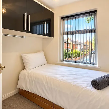 Modern 3-bed With Parking Mánchester