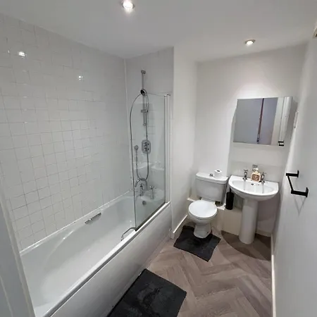 2br Near Old Trafford