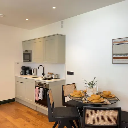 Chic Exposed-brick 1br - Centre - Gym Apartment