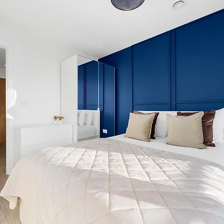 Stylish 2 Bed W/ Balcony & Gym | Sleeps 6 Apartamento