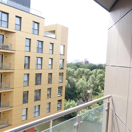 Lovely One Bedroom Apartment, Balcony & Sleep Four Apartamento