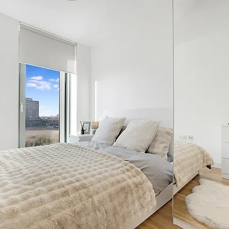 New 2br In Media Free Wifi *