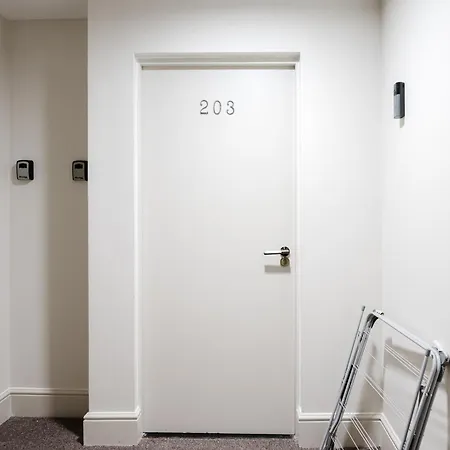 Stylish 1br Piccadilly - Terrace View - Sleeps 4 *