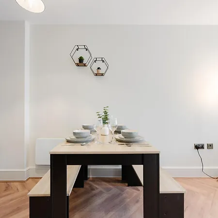 Modern 1br Piccadilly - Terrace Views - Sleeps 4 Apartamento *