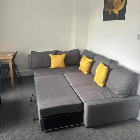 Upper Flat In Clayton Walking Distance To Etihad Co-op Live