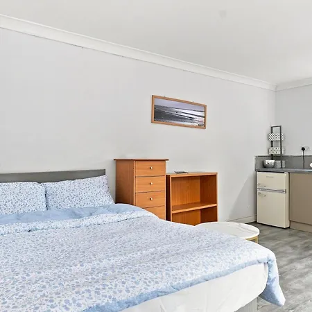 Apartment Self-contained Near Old Trafford,
